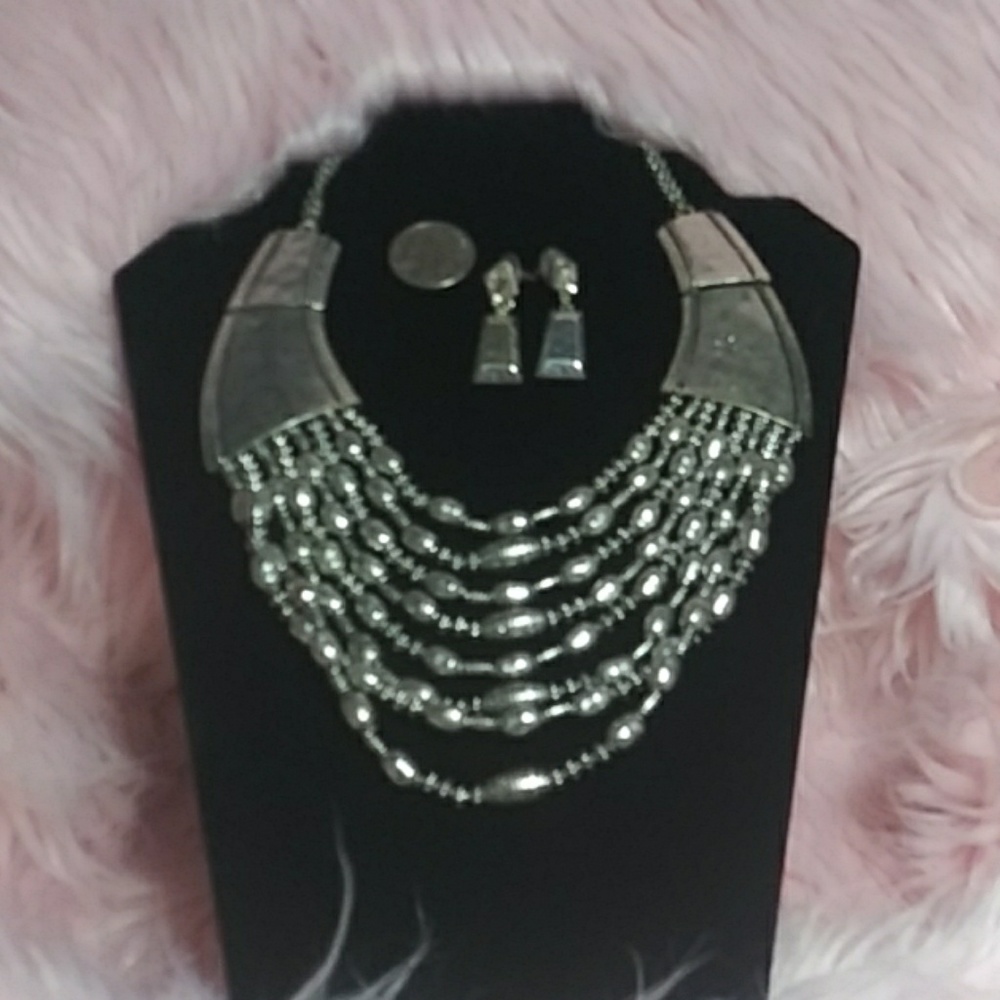 NWOT  necklace & earings set
